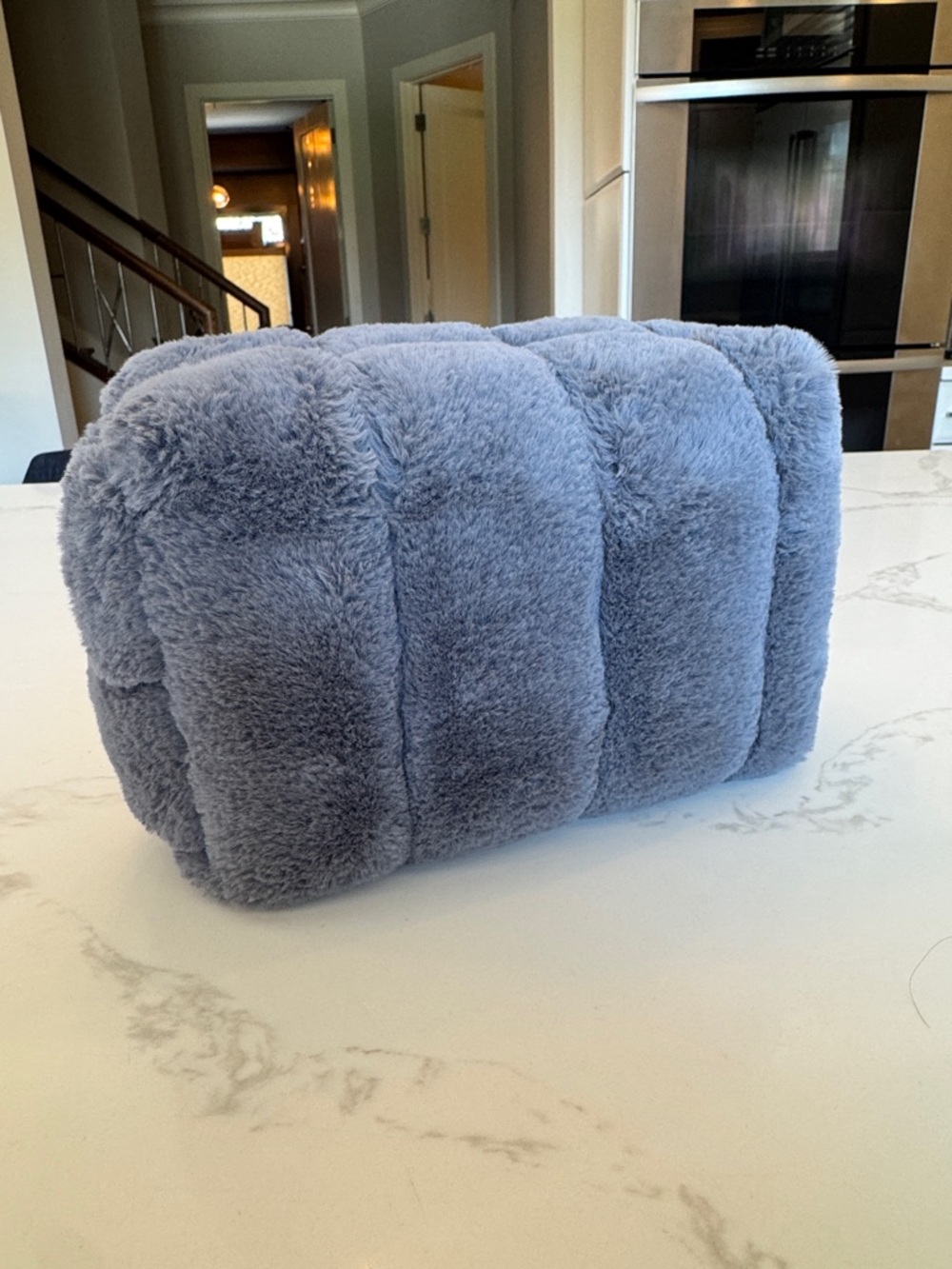 Periwinkle quilted faux fur cosmetic pouch - Picture 3 of 6